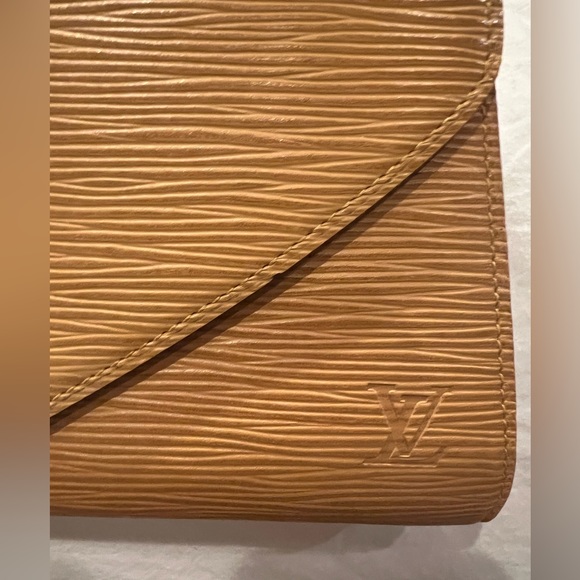 Louis Vuitton Beige Epi Art Deco envelope clutch - Picture 3 of 4